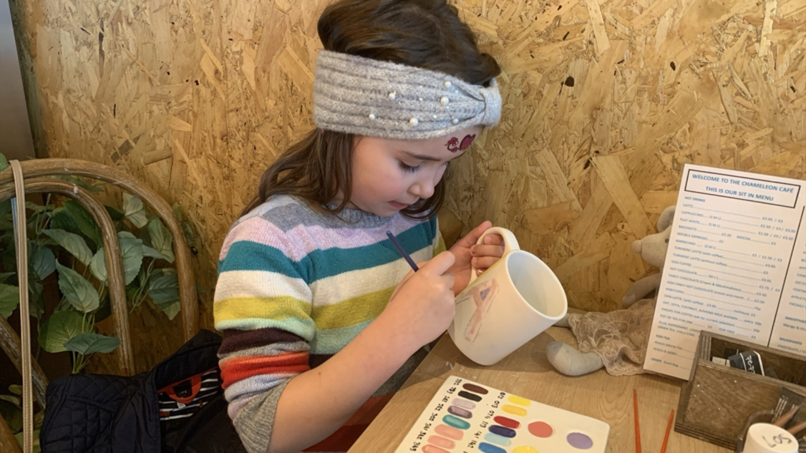 Chameleon Cafe Pottery Painting in Essex